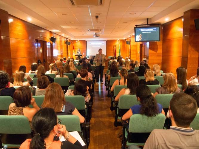 Clínica Dental Rodolfo Medina Actividades Académicas en auditorio
